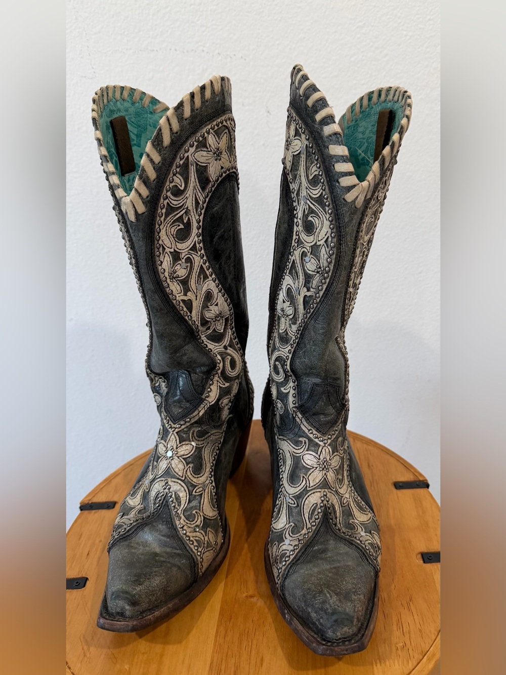 CORRAL Women's Black Overlay Western Boots-Snip Toe size 6.5